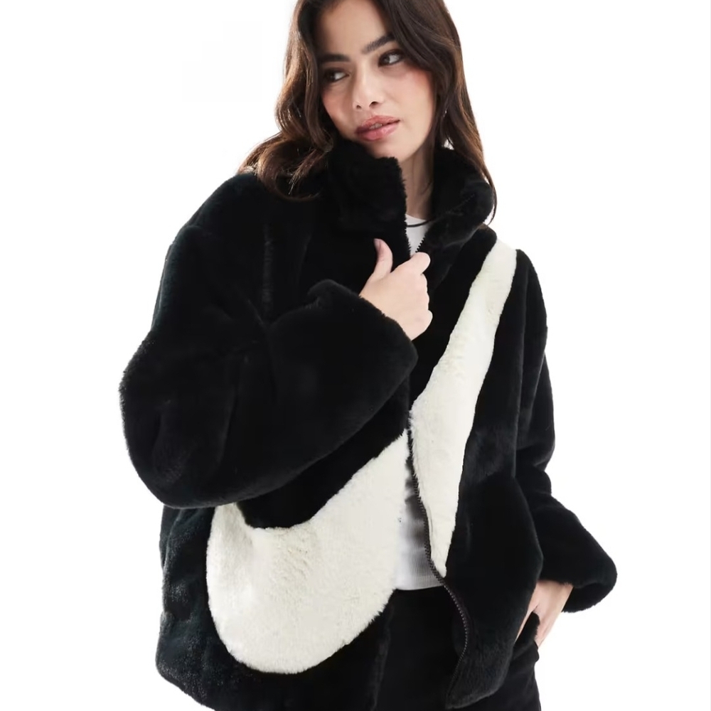 *** SOLD****Nike Black and Cream Teddy Jacket New Size Medium